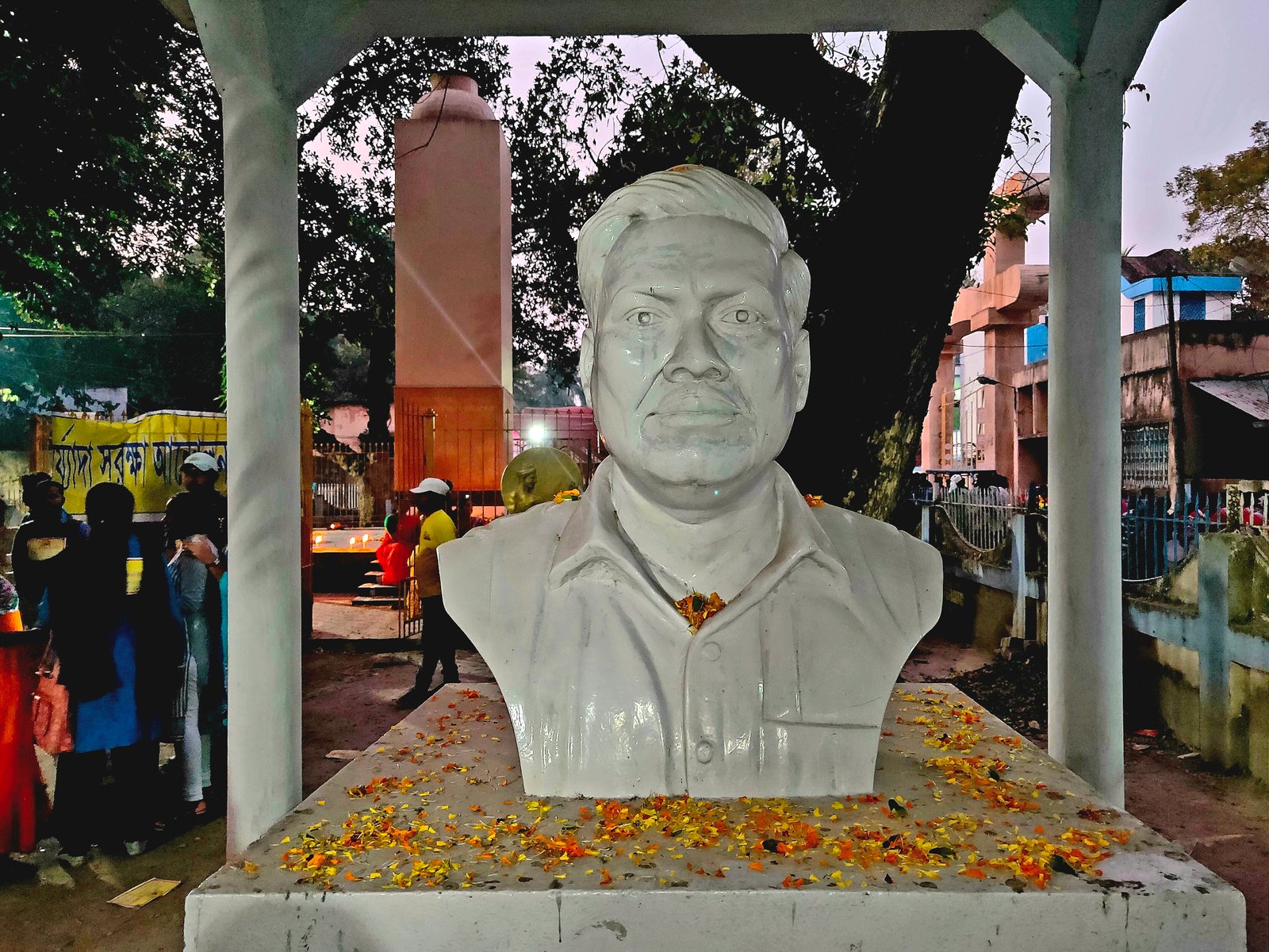 বিভূতিভূষণ বন্দ্যোপাধ্যায়ের মূর্তি